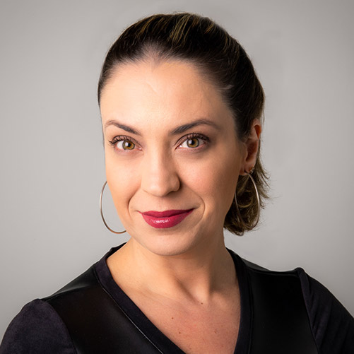 Fabiane Madeira Jornalista com pós em marketing, já contribuiu para o fortalecimento e crescimento de mais de 170 marcas brasileiras com ações de comunicação e marketing nos últimos 15 anos. Une o (ainda presente) faro de repórter com estratégias de marketing e de gerenciamento e prevenção de riscos e crises para pensar cada marca de forma global e sistematizada. Busca identificar as melhores ações para alcançar o objetivo de cada cliente, mobilizar os profissionais certos e trabalha à frente de processos de reputação de marca. Linkedin